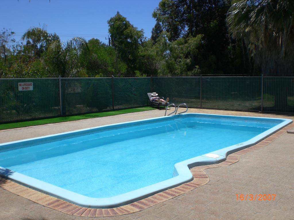 Pinjarra Caravan Park And Cabins Exterior photo