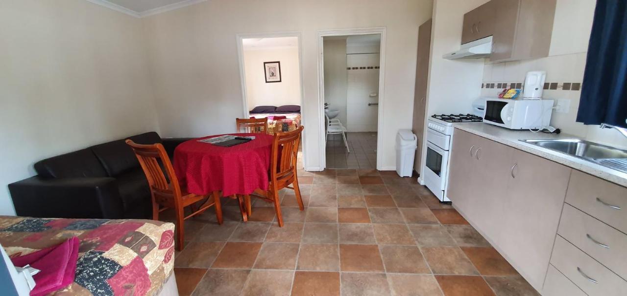 Pinjarra Caravan Park And Cabins Exterior photo