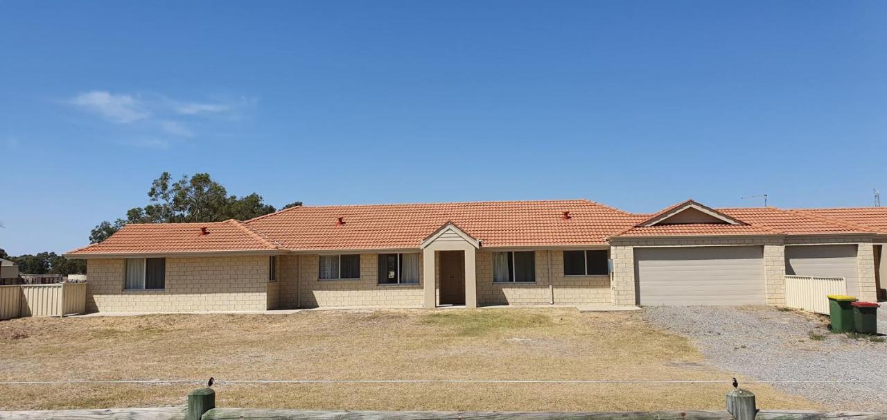 Pinjarra Caravan Park And Cabins Exterior photo