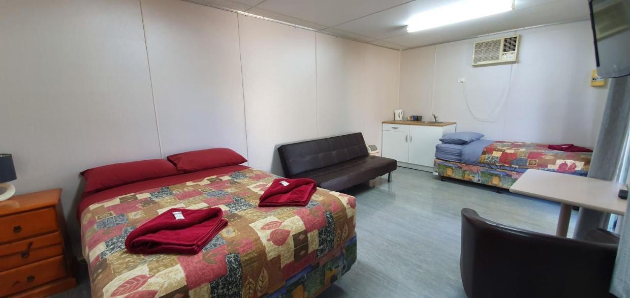 Pinjarra Caravan Park And Cabins Exterior photo